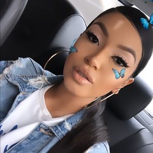 Meet your Posher, Daysi